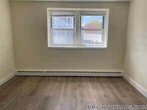 168 N Beacon St in Boston, MA - Foto de edificio - Building Photo
