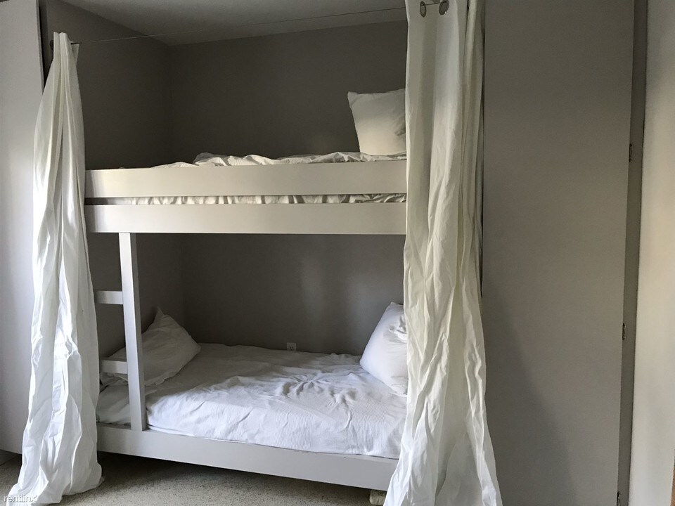 290 Sunrise Dr in Key Biscayne, FL - Foto de edificio