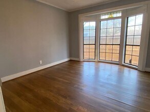 204 E Houston St in Highlands, TX - Building Photo - Building Photo