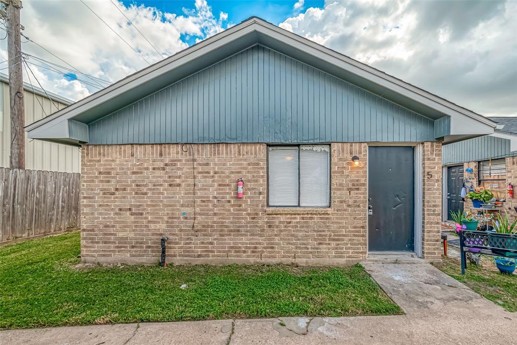 8814 Manus St in Houston, TX - Building Photo