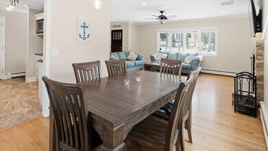 3 Robins Nest Ln in Hampton Bays, NY - Building Photo - Building Photo