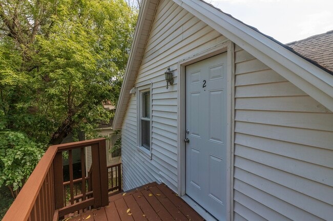 1221 Wells Pl, Unit 2 in Kalamazoo, MI - Foto de edificio - Building Photo