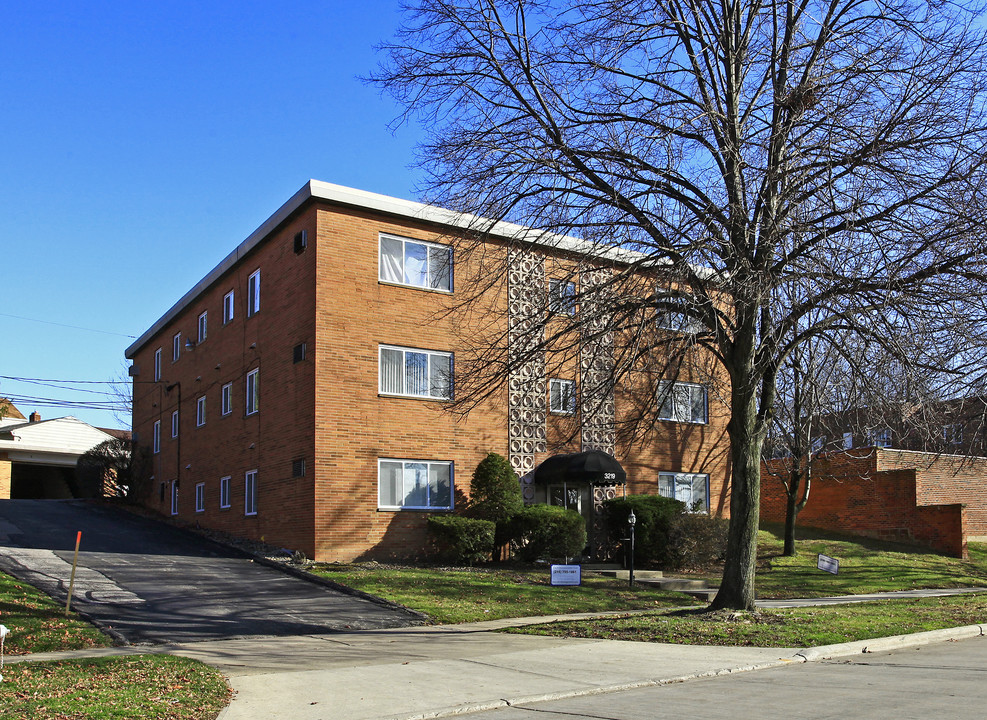 3219 Meadowbrook Blvd in Cleveland, OH - Building Photo