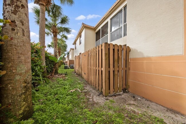 15417 Bellamar Cir