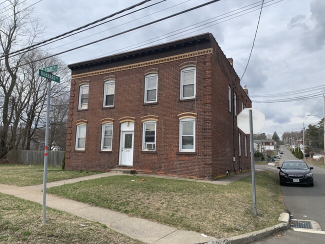 2196 State St in Hamden, CT - Building Photo - Building Photo