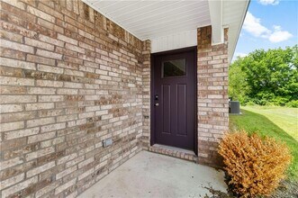 239 N Broadway Dr in Farmington, AR - Foto de edificio - Building Photo