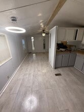 3080 Co Rd 417 in Lake Panasoffkee, FL - Building Photo - Building Photo
