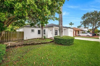 15450 SW 143rd Ave in Miami, FL - Building Photo - Building Photo
