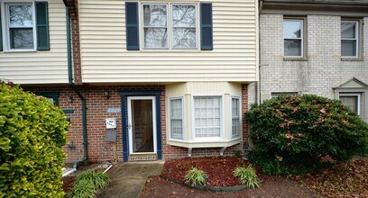 2207 Sedgewick Dr in Virginia Beach, VA - Foto de edificio - Building Photo