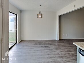 10349 Wood Heights Dr in Dallas, TX - Foto de edificio - Building Photo