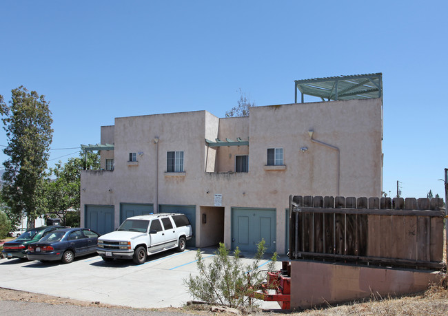 3710 Hilltop Dr in Lemon Grove, CA - Building Photo - Building Photo