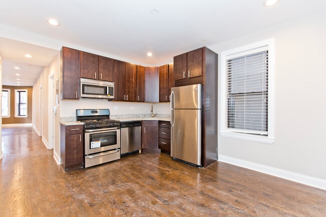 2019 N Hoyne Ave, Unit 1F in Chicago, IL - Building Photo - Building Photo