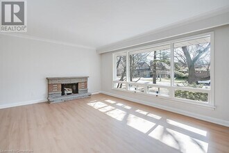 2063 Glenforest Crescent in Oakville, ON - Building Photo - Building Photo