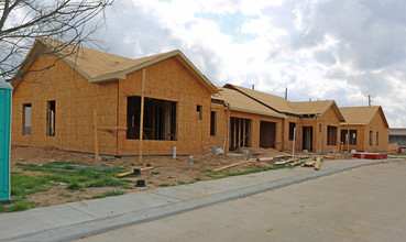 Southern Knights Independent Living in Tomball, TX - Building Photo - Building Photo