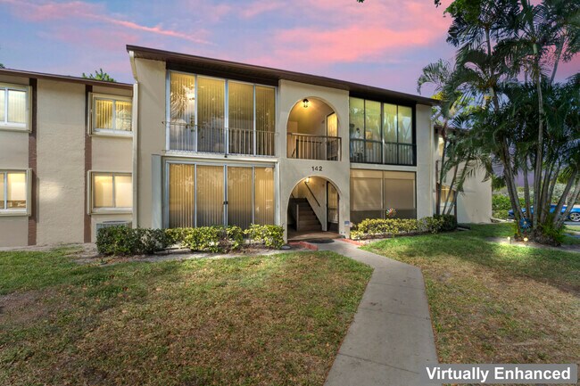 142 Lake Pine Cir in Greenacres, FL - Building Photo - Building Photo