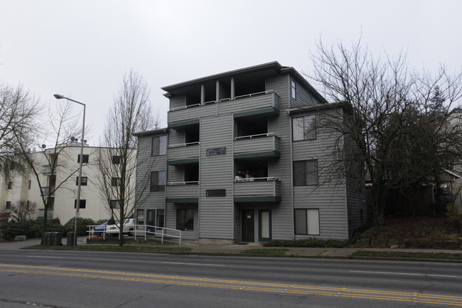 12535 NE Roosevelt Way NE in Seattle, WA - Building Photo - Building Photo