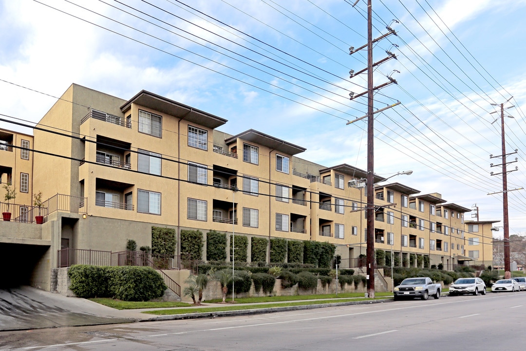 Riverglen Apartments in Los Angeles, CA - Building Photo