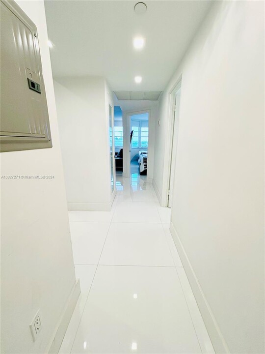 1565 Drexel Ave, Unit 1645 in Miami Beach, FL - Building Photo