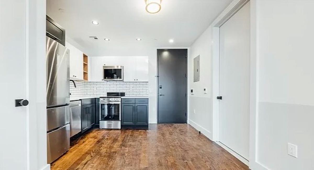 31-19 37th St, Unit 2A in Queens, NY - Building Photo