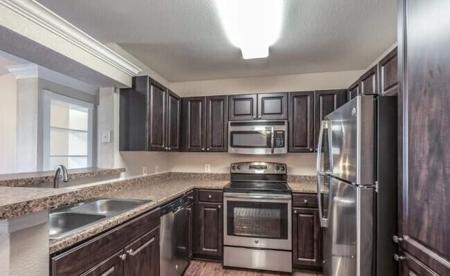 10000 Broadway St in Pearland, TX - Building Photo - Building Photo