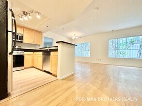 937 Palm Ave-Unit -406 in West Hollywood, CA - Building Photo - Building Photo