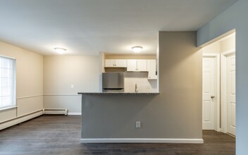 17020 Raupp Rd in Melvindale, MI - Building Photo - Building Photo