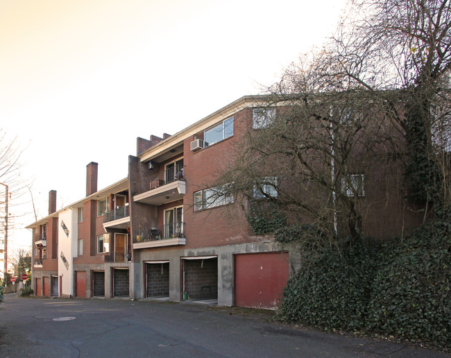 Radcliff Apartments in Portland, OR - Building Photo - Building Photo