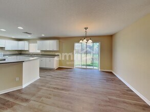 6337 Magnolia Trails Ln in Gibsonton, FL - Foto de edificio - Building Photo