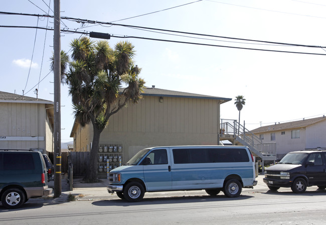 1155 E Laurel Dr in Salinas, CA - Building Photo - Building Photo