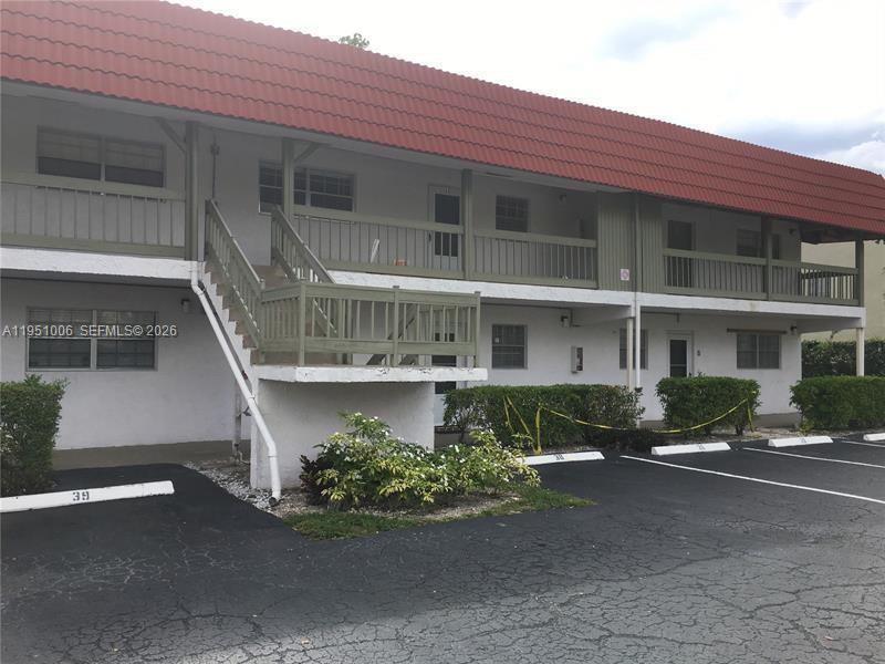 3250 NW 85th Ave in Coral Springs, FL - Foto de edificio