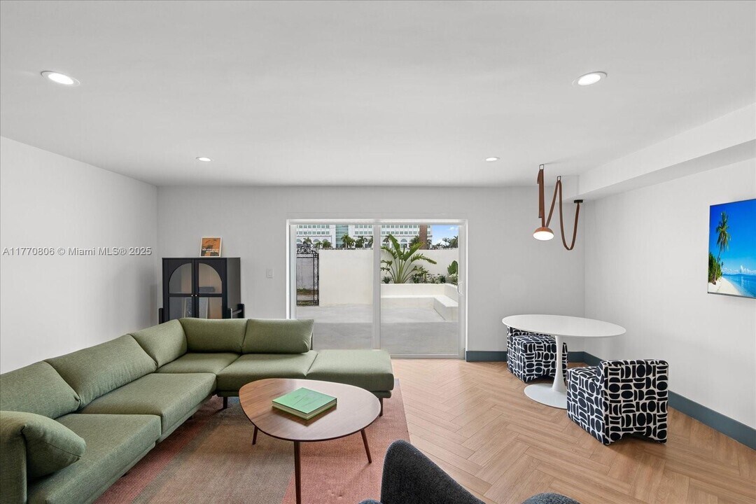 1817 NE 121st St in North Miami, FL - Building Photo