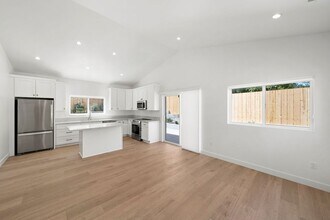 319-321 Ramona Dr in San Luis Obispo, CA - Building Photo - Building Photo