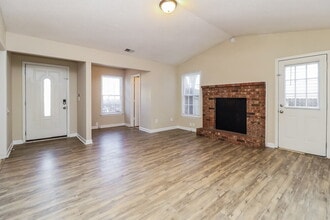 796 Indian Lake Dr in Lilburn, GA - Foto de edificio - Building Photo