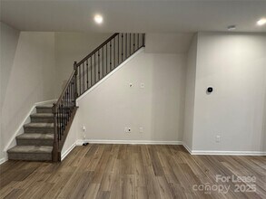 5616 Axil Ln in Charlotte, NC - Foto de edificio - Building Photo