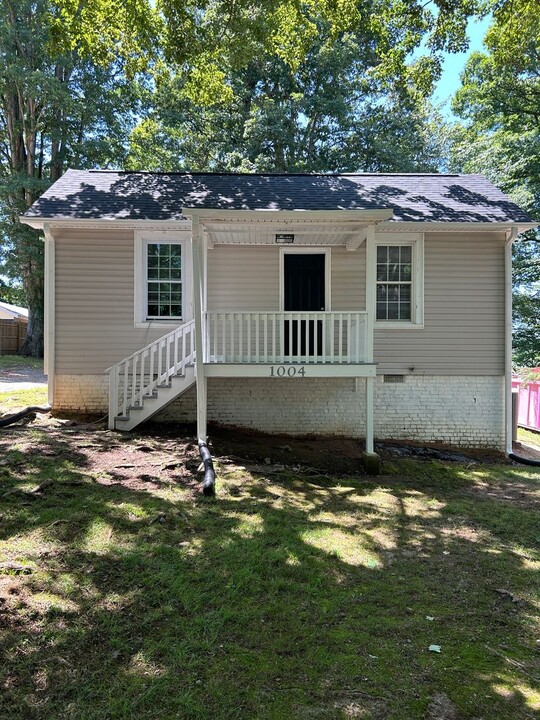 1004 Cayuga St in Winston-Salem, NC - Building Photo