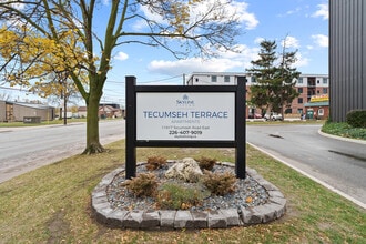 Tecumseh Terrace Apartments in Tecumseh, ON - Building Photo - Building Photo