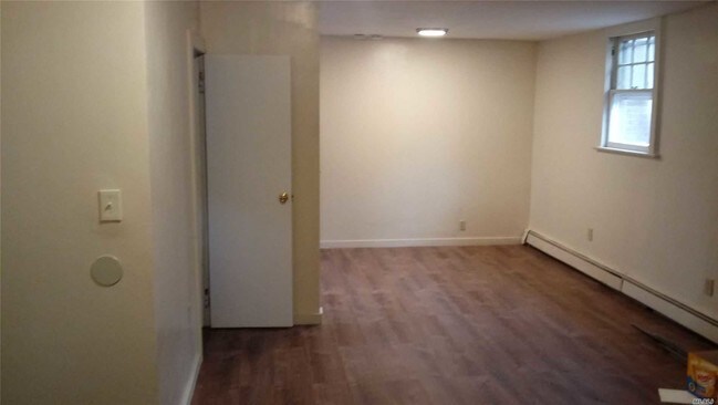 5 Boulevard Ave in Greenlawn, NY - Building Photo - Building Photo