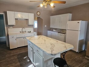 1703 V Ave in La Grande, OR - Building Photo - Building Photo