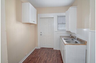 111 S Olive St in San Antonio, TX - Building Photo - Building Photo