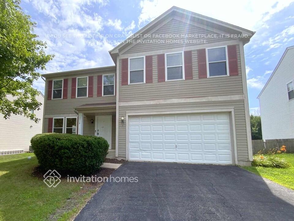 1714 Stonegate Dr in Montgomery, IL - Building Photo