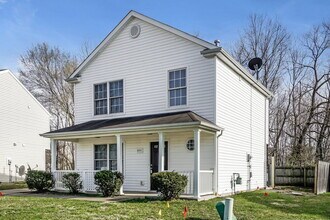 6311 Hackel Dr in Louisville, KY - Foto de edificio - Building Photo