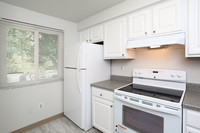 Summitwood Village in Meriden, CT - Building Photo - Interior Photo