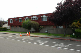 Chateau Beau Apartments in Sunnyvale, CA - Building Photo - Building Photo