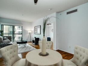 450 J St in San Diego, CA - Building Photo - Building Photo