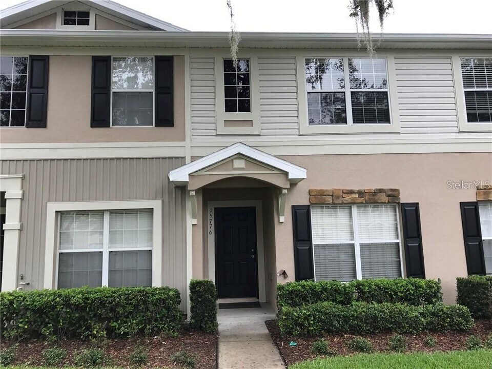 15776 Fishhawk Falls Dr in Fish Hawk, FL - Building Photo