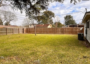 1318 Pine Ln in Port Neches, TX - Building Photo - Building Photo