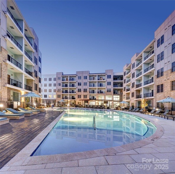 8501 University Executive Park Dr, Unit A2 in Charlotte, NC - Building Photo