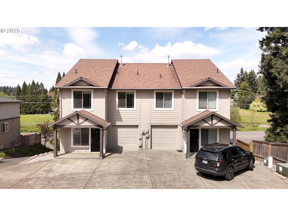 3707 NE Minnehaha St in Vancouver, WA - Foto de edificio
