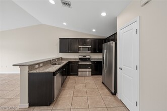 153 SE 12th Terrace in Cape Coral, FL - Foto de edificio - Building Photo