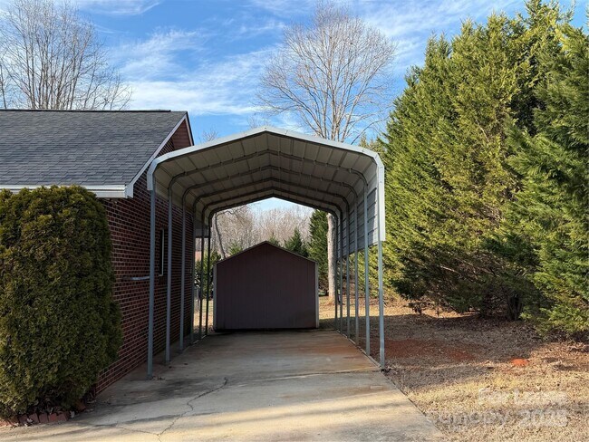 401 Miller Farm Rd in Statesville, NC - Building Photo - Building Photo